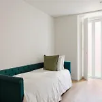 The Travelers Terrace, 2br In